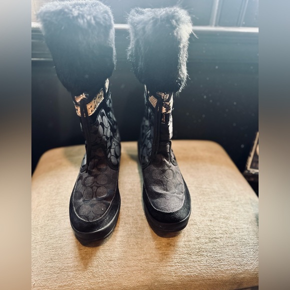 Coach Signature Fur and Snakeskin Snowboots - Sz 9 - Picture 3 of 4
